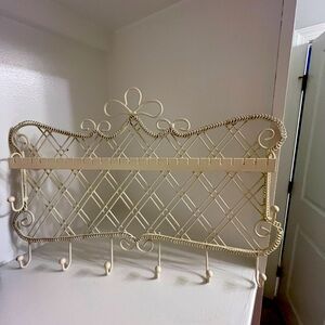 NWOT hanging jewelry/accessory organizer (never used)